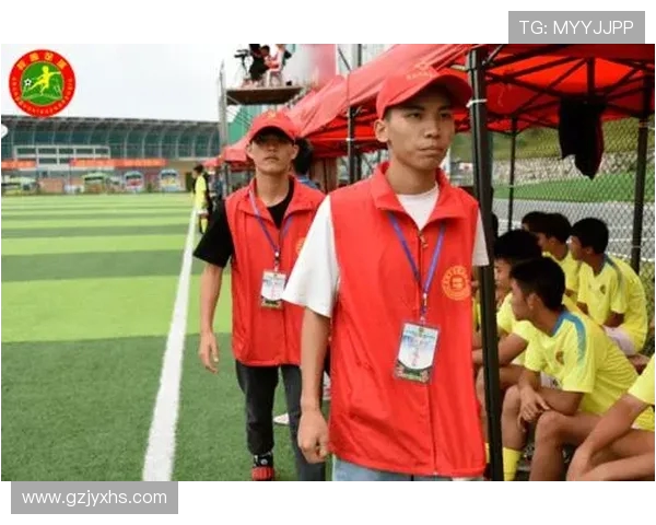 踢出未来：青少年足球志愿者助力计划